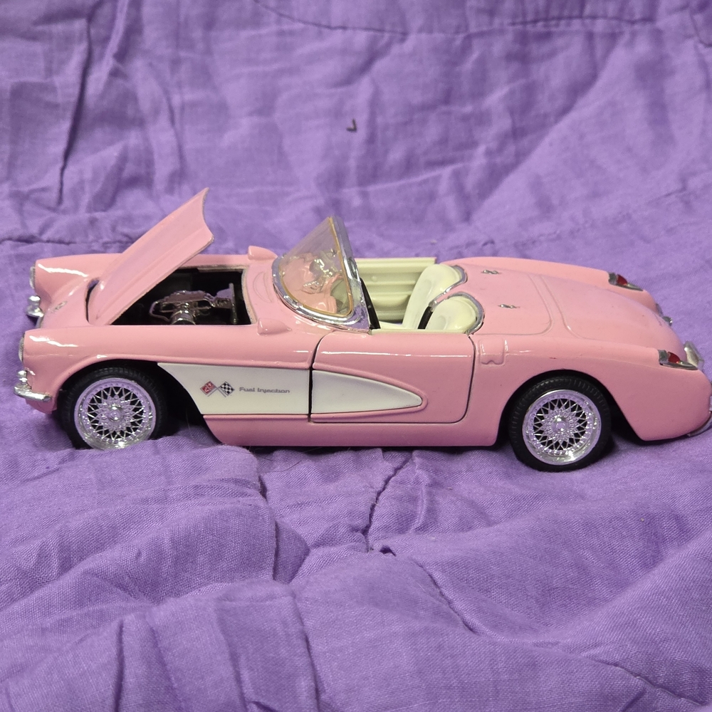 SUPERIOR 1957 PINK CHEVY CORVETTE 1:24 DIECAST Model Car